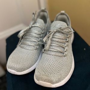 APL: Athletic Propulsion Labs Women's Techloom Breeze Sneakers